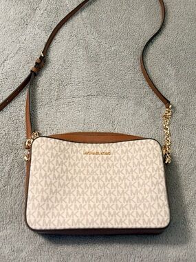 Michael Kors Jet Set Vanilla Signature Monogram Crossbody Bag Gold Chain